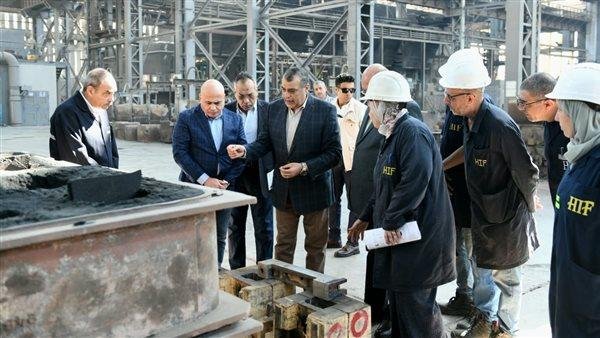 وزير الإنتاج الحربي يتابع سير العمل بمصنع 9 ويوجه بتطوير مسابك حلوان