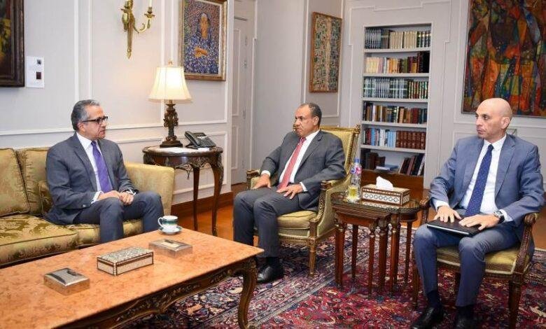 وزير الخارجية يستقبل المرشح المصري لمنصب مدير عام اليونسكو