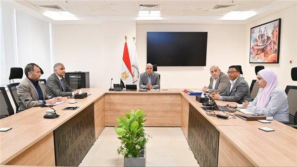 وزير الري يبحث مجهودات تسهيل إجراءات إصدار تراخيص المياه الجوفية