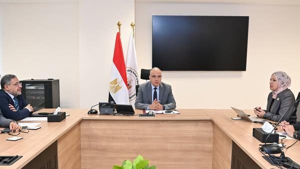 وزير الري يبحث مع صندوق تطوير التعليم مقترح إنشاء جامعة الغذاء