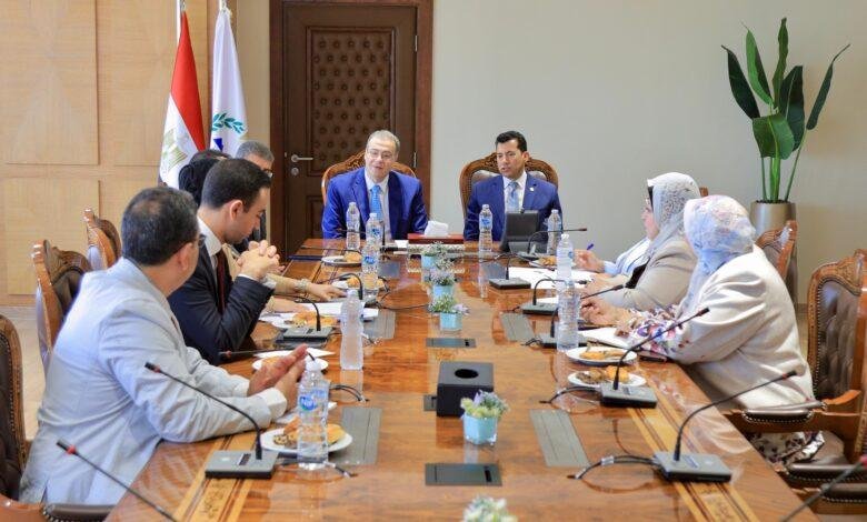 وزير الشباب يبحث التعاون مع رئيس التنظيم والإدارة