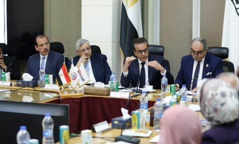 وزير الصحة يترأس اجتماعي الجمعية العامة لشركة ڤاكسيرا