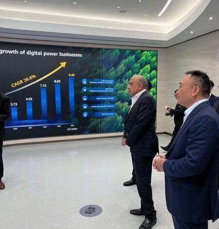 وزير الكهرباء يبحث مع هواوي الصينية سبل التعاون بمجالات الطاقة