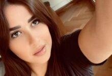 ياسمين عبد العزيز تشارك جمهورها لقطة عفوية