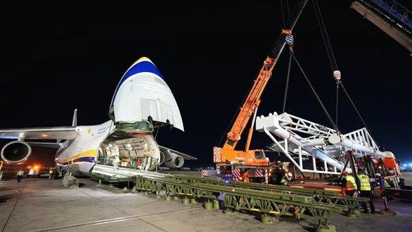 وزير البترول يشهد وصول ذراع التحميل البحري الأخير Loading Arm إلى مطار القاهرة
