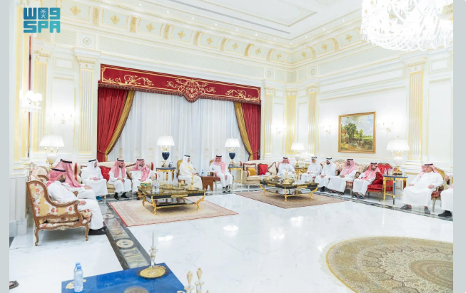 أمير الشرقية يُعزي خالد الراجحي في وفاة والده