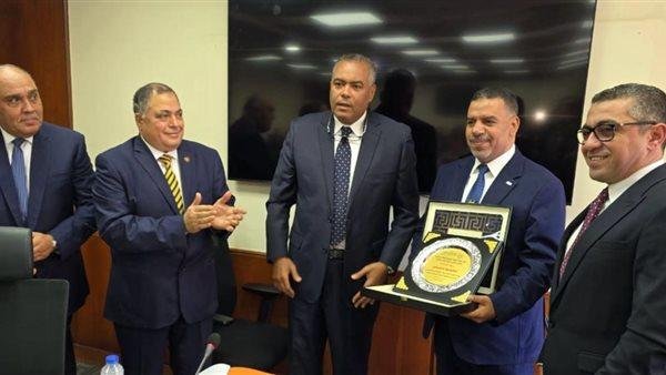 اتحاد بنوك مصر يكرم رئيس القطاع القانوني بـ"CIB " تقديرًا لمساهماته الاستراتيجية