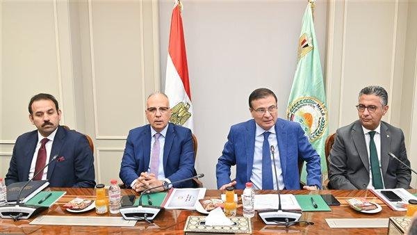 الحكومة تستعرض سبل تحقيق الاكتفاء الذاتي من السكر وتقليل الفجوة الاستيرادية