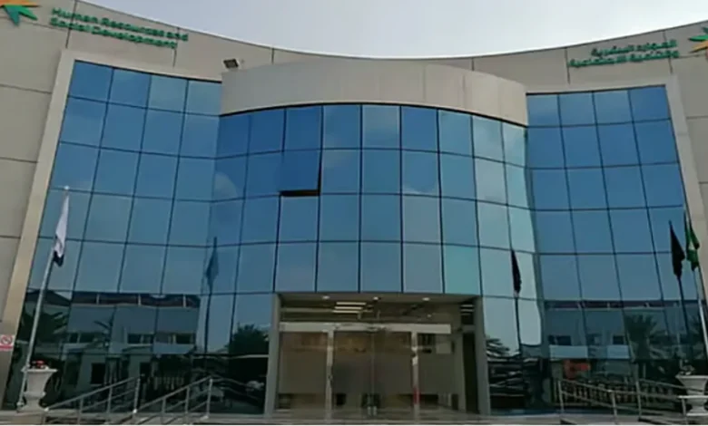 بعد قرار الوزير.. «الموارد البشرية» تنشر دليل تصنيف رخص العمل حسب الفئات المهارية