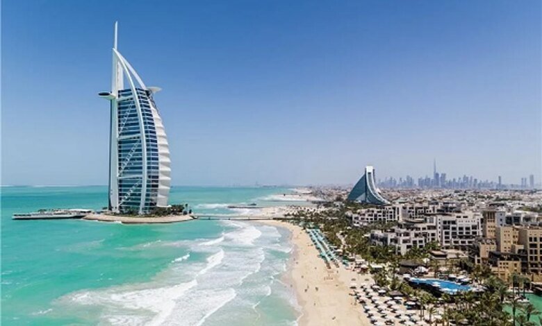 دبي ترفع راية الفخامة بجولات هليكوبتر ومطاعم عالمية