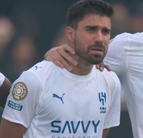 شاهد.. بكاء نجمي الهلال قبل مباراة فلومينينسي بسبب وفاة جوتا