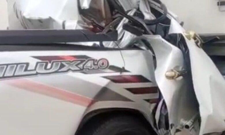 فيديو مأساوي.. "بيك اب" دخلت تحت "براد" وأنهت حياة شخصين على طريق الناصرية