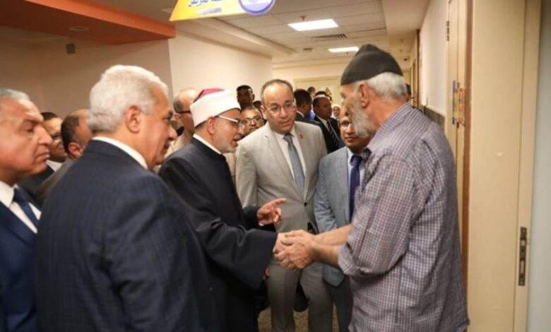 قيادات الأزهر الشريف تلتقي مصابي غزة في مستشفى أسيوط
