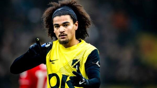 موعد وصول آدم كايد القاهرة للانضمام إلى الزمالك