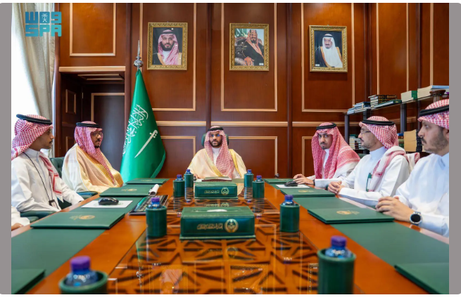 نائب أمير حائل يستعرض مستجدات هيئة تطوير المنطقة ويشيد بدورها في تعزيز التنمية