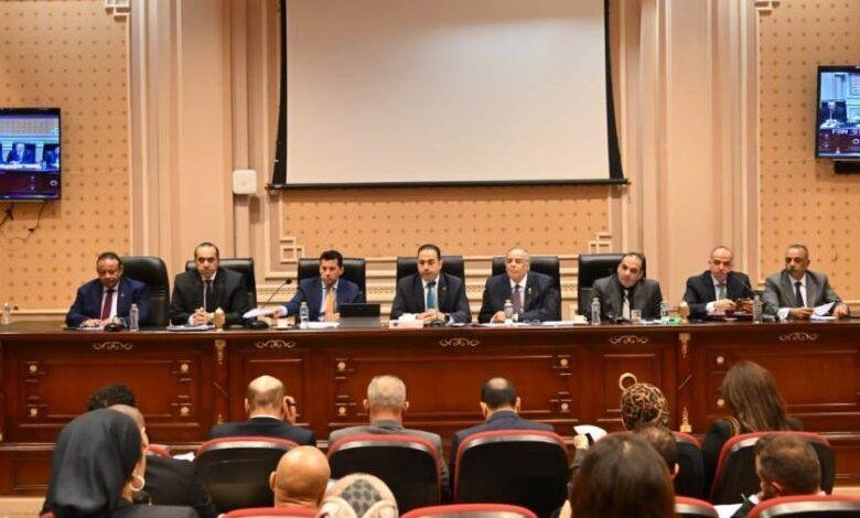 نواب لجنة الشباب والرياضة يتساءلون عن مفهوم النادي الخاص.. ومستشار الوزير ليس لديه رد