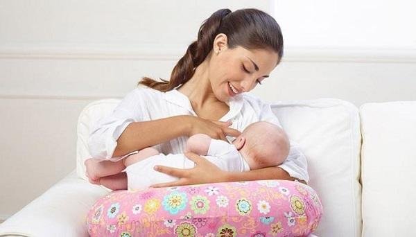 هل يرضع طفلك بشكل كافٍ؟ إليك العلامات التي تطمئنك