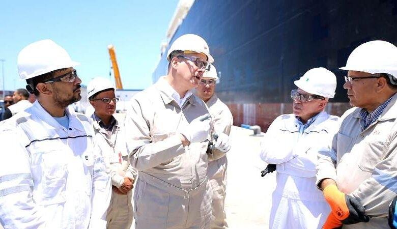 وزير البترول يتفقد التجهيزات النهائية بوحدة التغييز "إنيرجيوس باور"