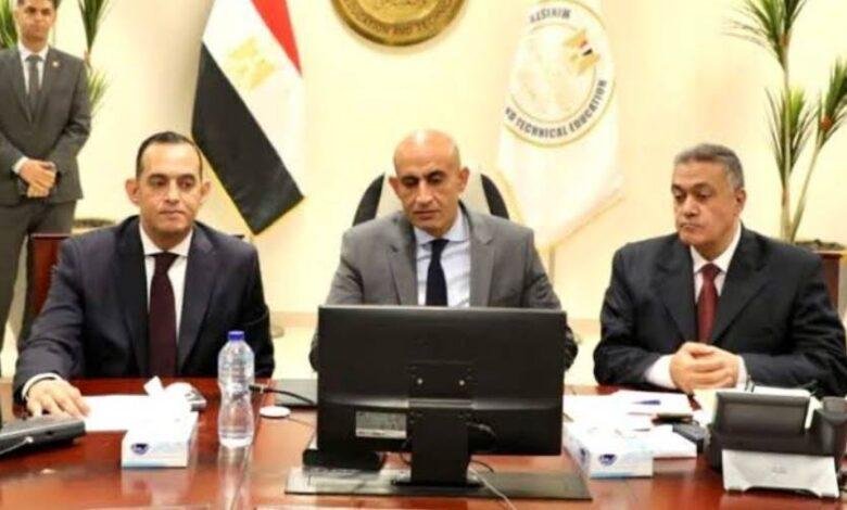 وزير التعليم يتابع سير امتحاني الكيمياء والجغرافيا لطلاب الثانوية العامة من داخل غرفة العمليات بالعاصمة الإدارية