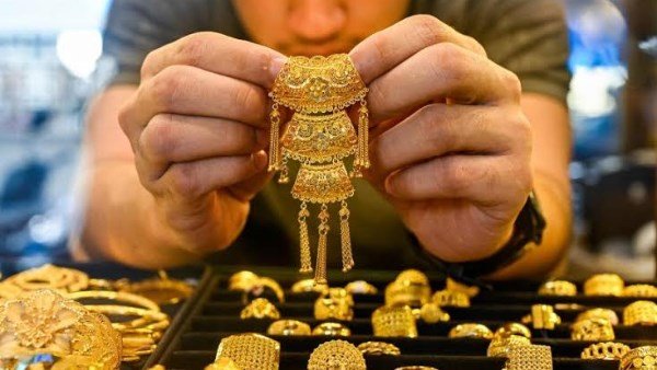 «أسعار الذهب تسجل ارتفاعًا اليوم الأحد»
