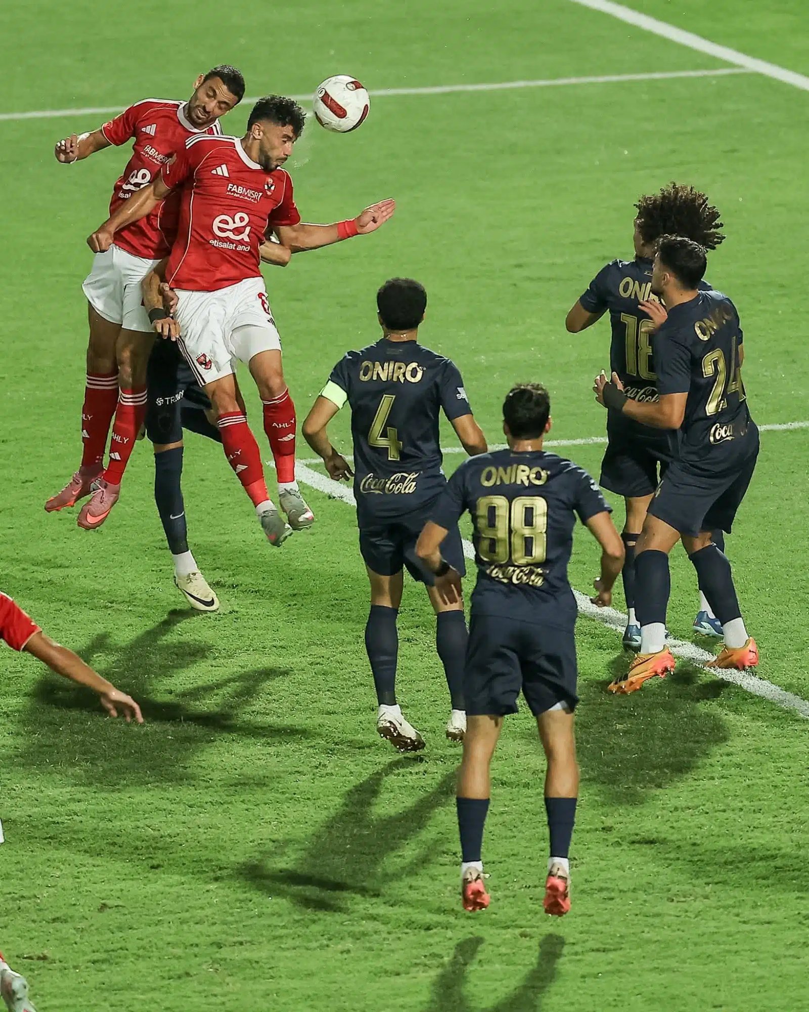 «الأهلي يمهد الطريق لرحيل اللاعب المعني بشرط وحيد وسط أجواء مشتعلة»