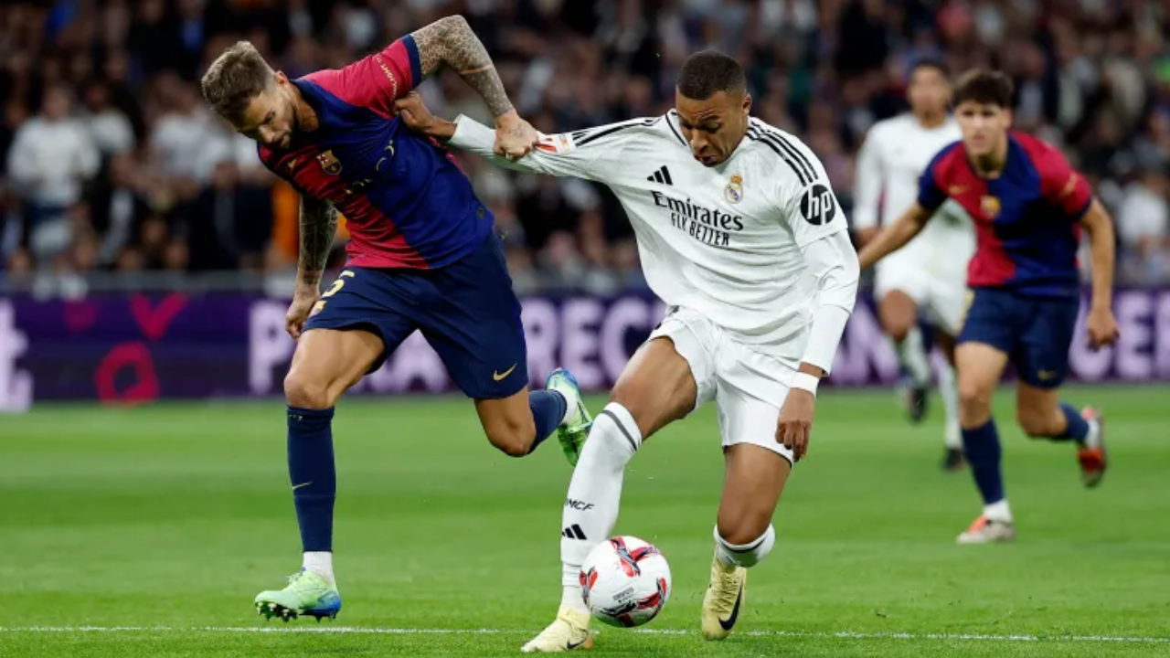 الملوك في مواجهة العمالقة.. تفاصيل صدام ريال مدريد وبرشلونة في كلاسيكو الحسم!