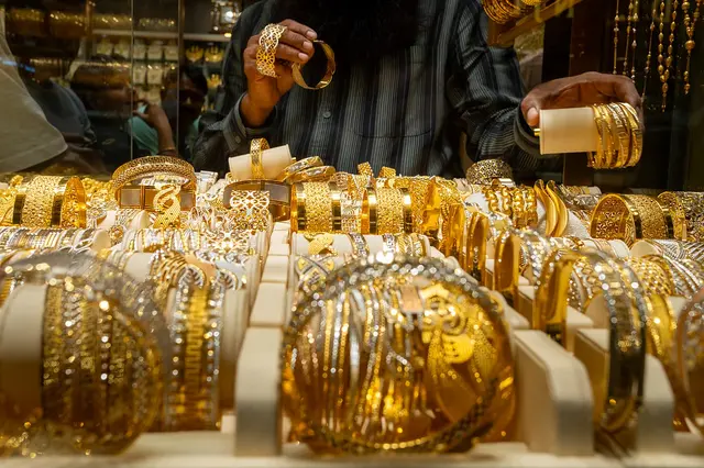 «توقعات سعر الذهب في مصر تثير اهتمام المستثمرين اليوم وسط حذر تجاري»