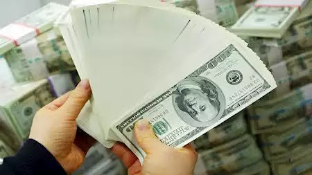 قفزة جديدة.. سعر الدولار يرتفع أمام الجنيه في 3 بنوك مع بداية تعاملات اليوم