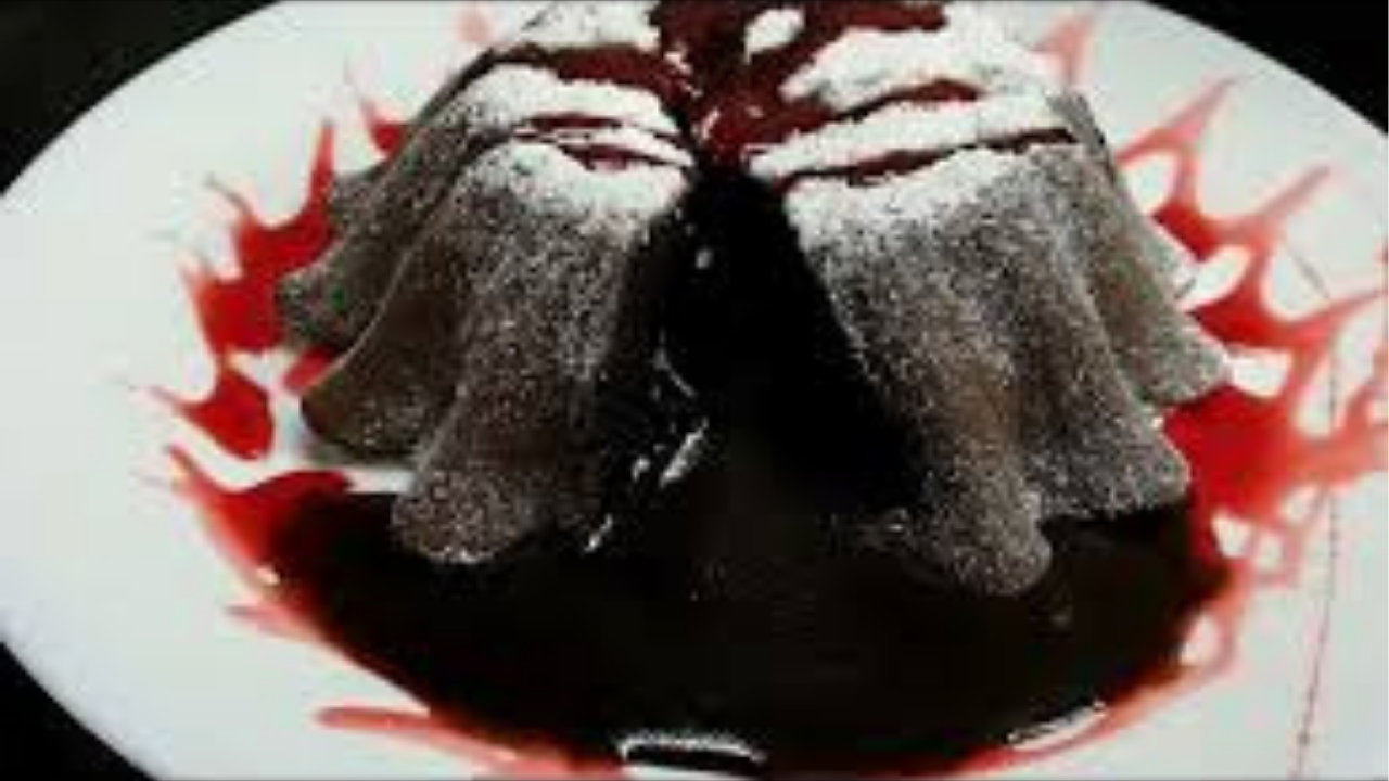 سر المولتن كيك الفرنسي حلوى فاخرة تُحضّر بسهولة في مطبخك!