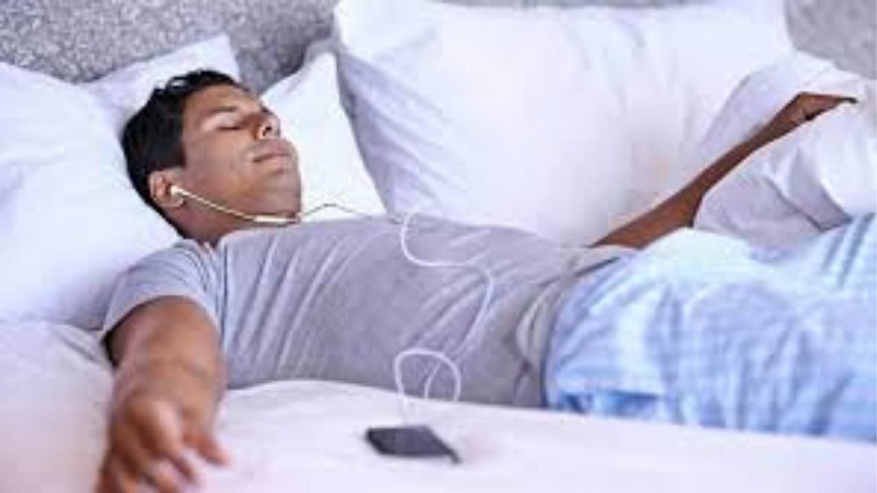 عادة شائعة أثناء النوم تُدمّر الدماغ بصمت.. طبيب أعصاب يكشف الحقيقة