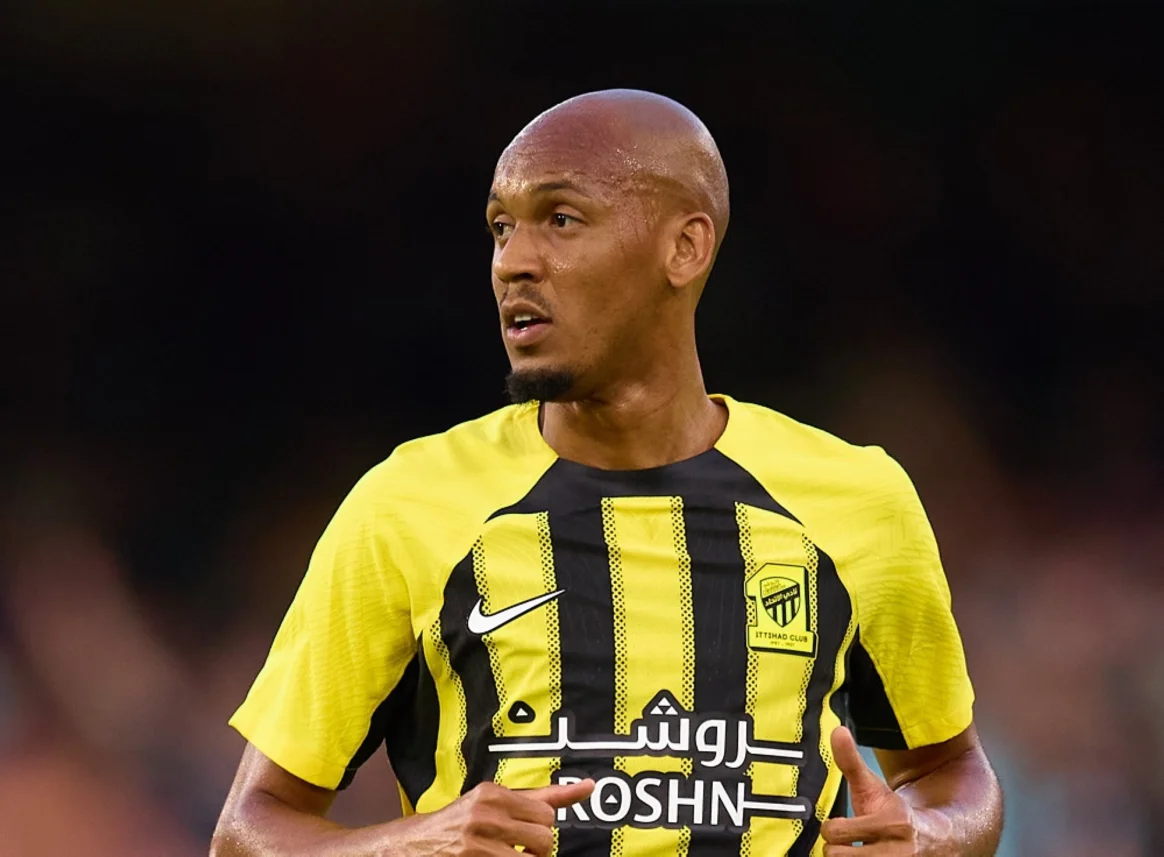 عاجل طرد فابينيو في مباراة الاتحاد ضد الخليج وتأخر العميد بثلاثية نظيفة