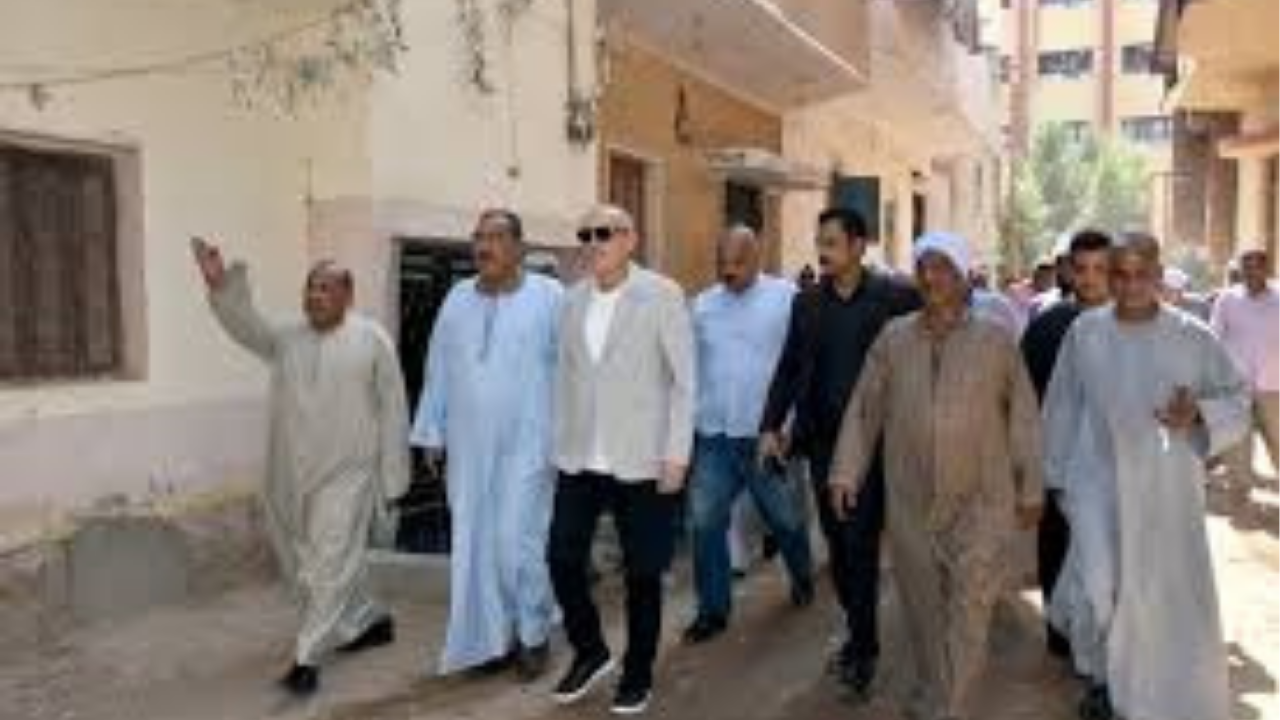 محافظ الأقصر يتفقد إعادة بناء المسجد العمري العتيق بقرية الأقالتة ويلتقي الأهالي لمتابعة احتياجاتهم