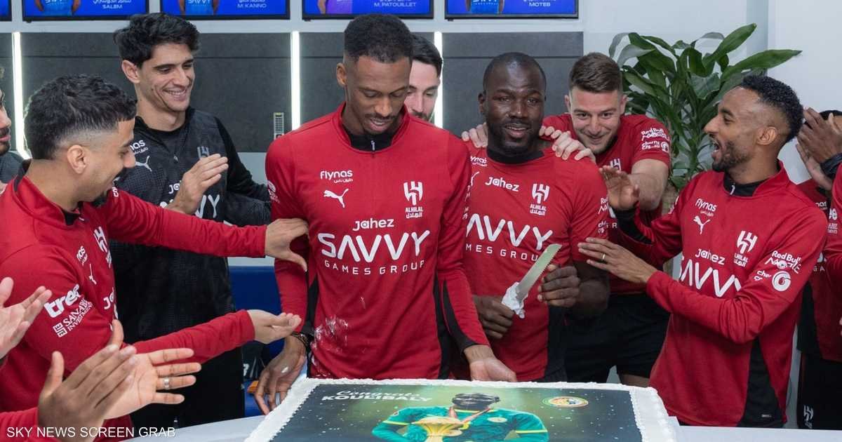 «موقف ياسين بونو الملفت تجاه قائد السنغال يحصد الإعجاب»