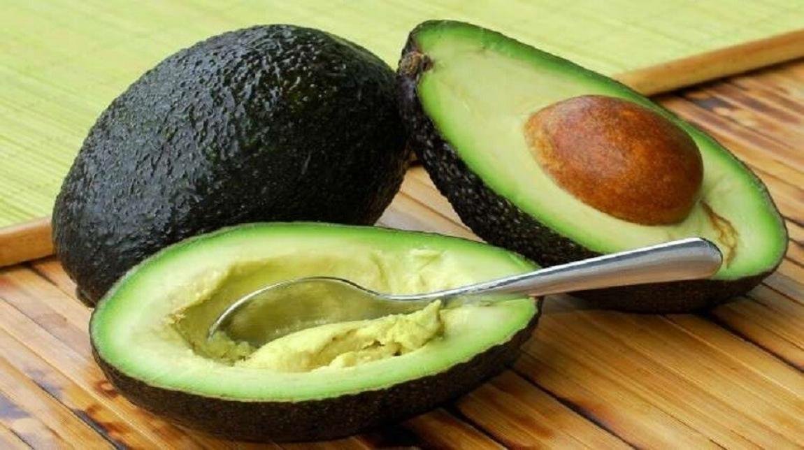 «فوائد حبة الأفوكادو اليومية: تعزيز نومك وتحسين مستويات الكولسترول»