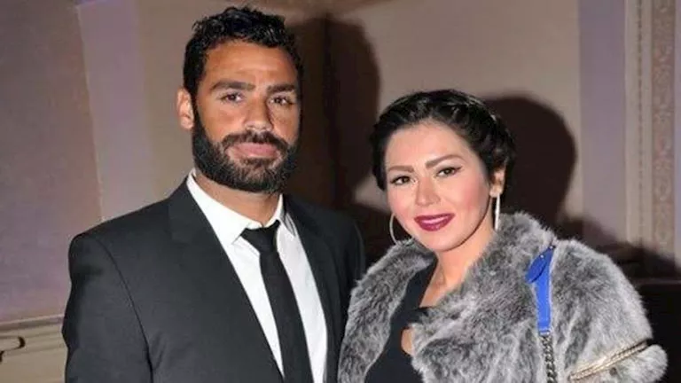 «بعد جدل حول انفصاله عن إيمان الزيدي» أول ظهور للقاء الخميسي مع زوجها عب