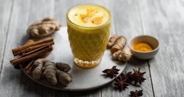 «استمتع بتركيز أفضل وذاكرة قوية مع 7 مشروبات طبيعية لصحة دماغك»