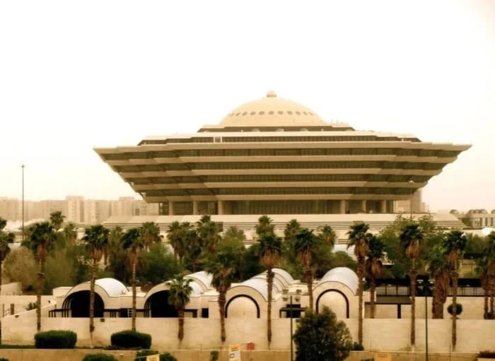 «إعدام ثلاث مواطنين في مكة: تفاصيل تنفيذ حكم القتل تعزيرًا بحق ناصر السلمي وحسان السلمي وجمال العتيبي»