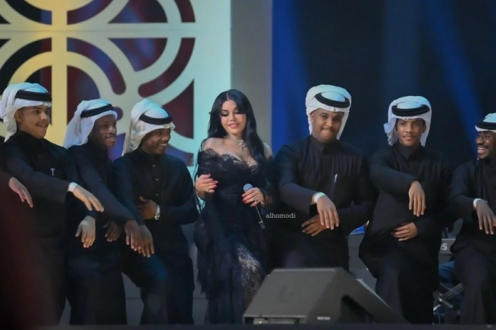 «تألق هيفاء وهبي في موسم الرياض بأداء ساحر لـ السامري والرزفة»