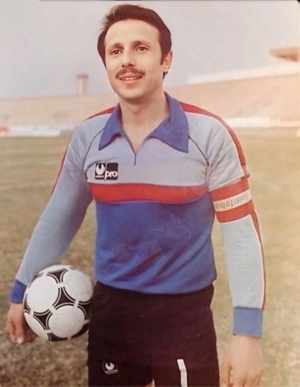 «الكويت تسحب جنسية أحمد الطرابلسي أسطورة المنتخب الأزرق»