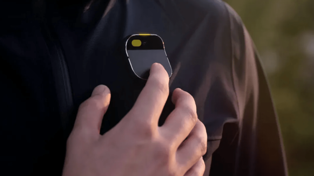 «تطوير دبوس ذكي يعتمد على الذكاء الاصطناعي من آبل»