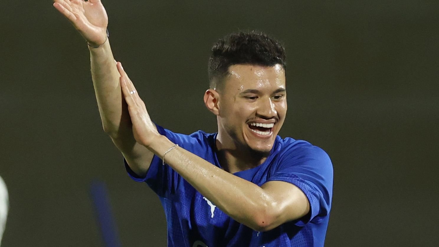 «تطورات هامة في ملف رحيل نجم الهلال والنصر يوضح موقفه من التعاقد مع عبدالله الحمدان»