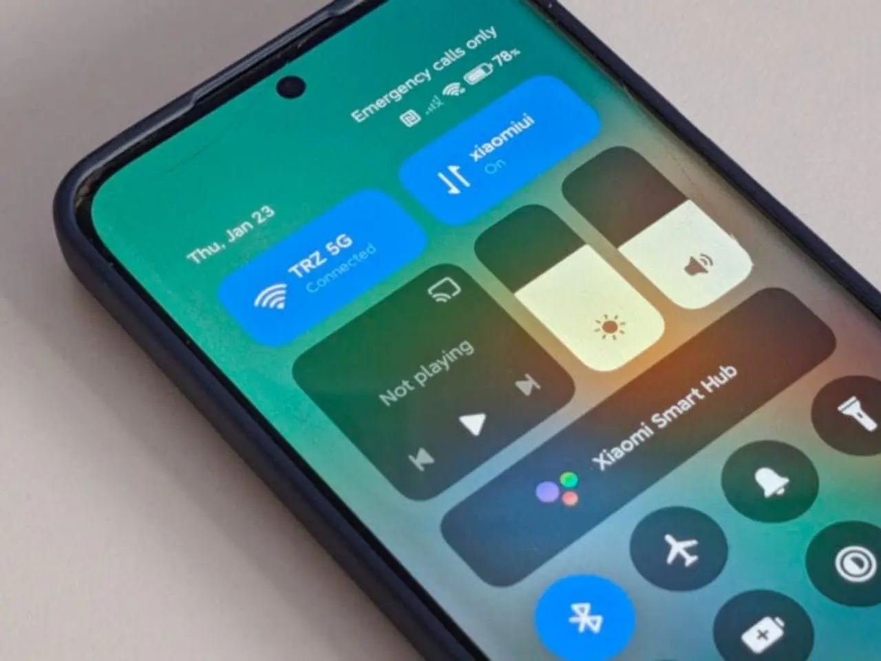 «تحديثات مثيرة: HyperOS 3.1 يكشف عن تصميم جديد ودعم رسمي لسماعات AirPods»