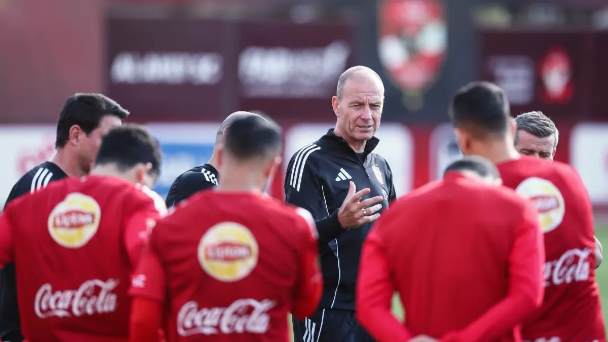 «أسرار وراء الكواليس» ثنائي الأهلي يجهزان حقائبهما بشكل سري… هل تشهد القلعة الحمراء رحيل نجومها قبل مواجهة وادي دجلة؟