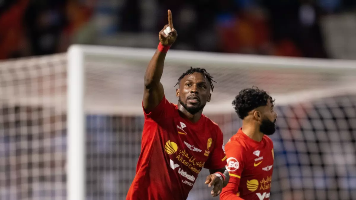 «صراع القمة يتعقد» بنزيما و الاتحاد يتعرضان لهزيمة مفاجئة أمام القادسية وسط تباعد المراكز في ترتيب الدوري