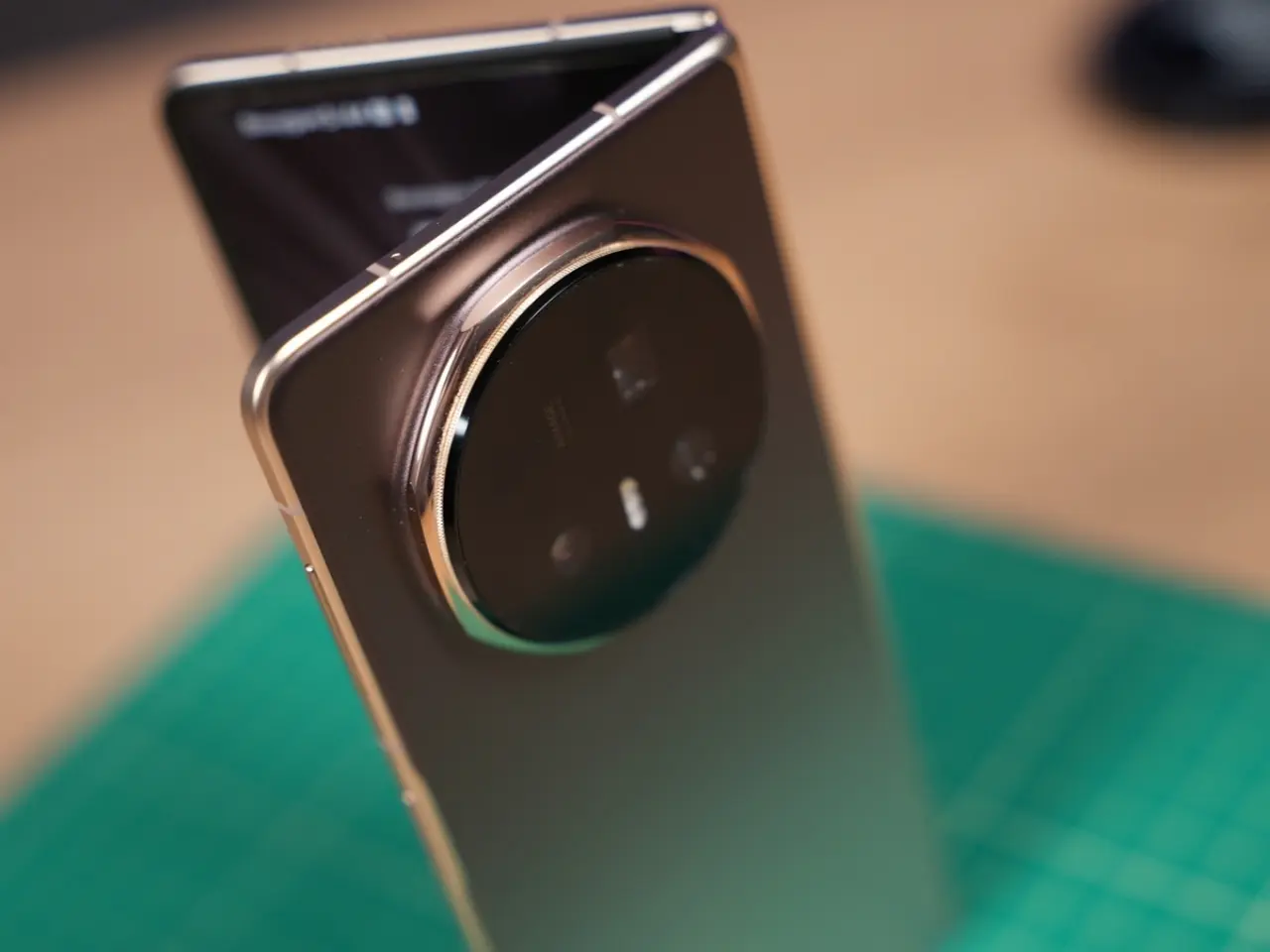 «تسريب جديد حول هونر Magic V6 يكشف عن بطارية رائدة في فئة الهواتف القابلة للطي»