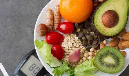 «استمتع بصحة أفضل» اكتشف أفضل الأطعمة التي تساهم في استقرار مستويات السكر في الدم