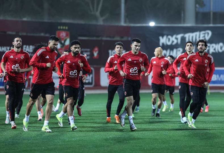 الأهلي يبدأ تدريباته من جديد دون الدوليين استعداداً لمواجهة توروب