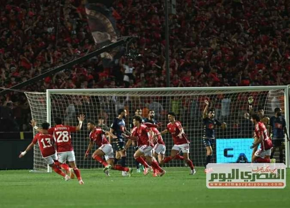 «الكاف يشعل غضب الأهلي بعد قرار حكم مباراة الترجي»