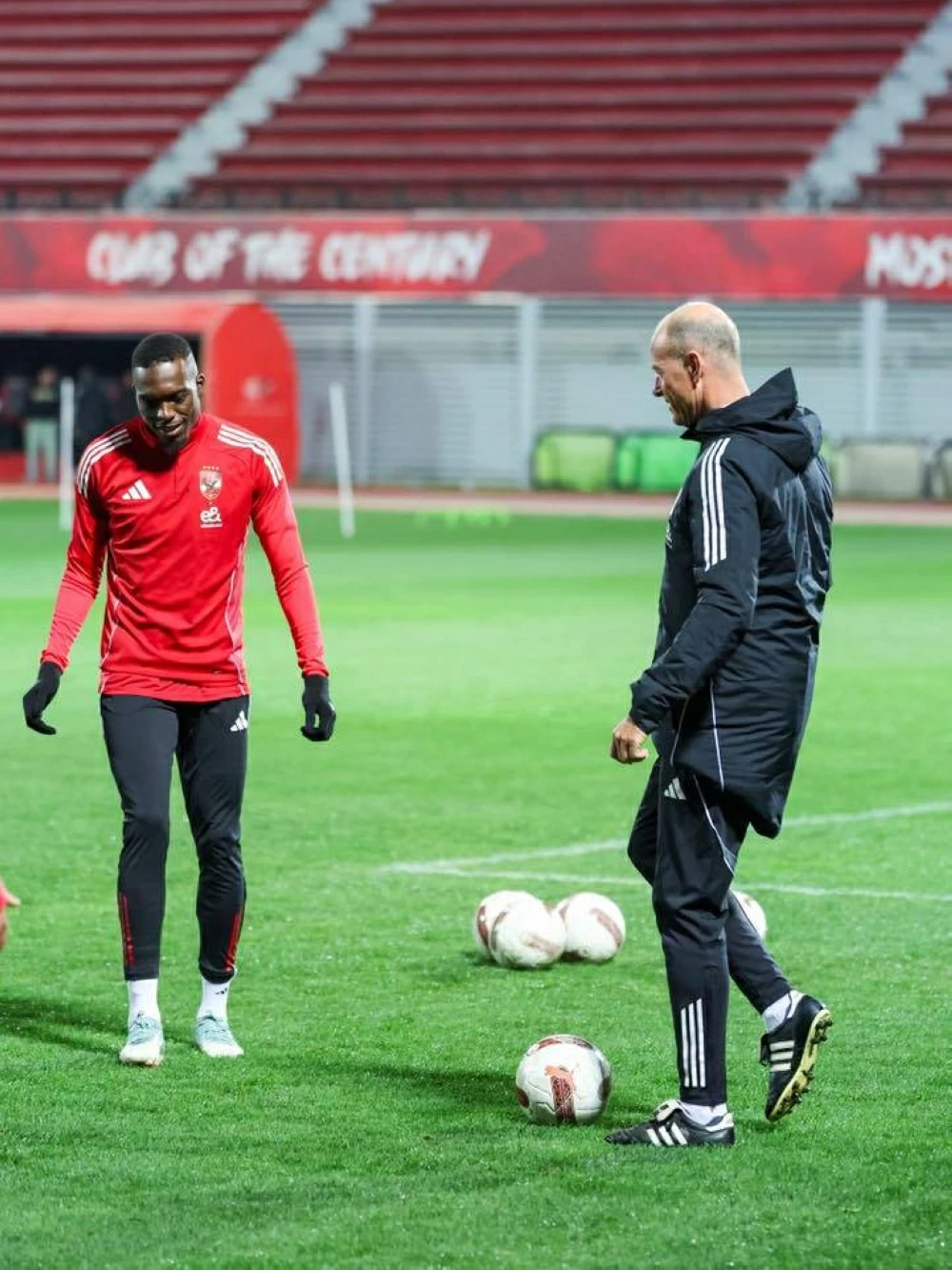 مدحت شلبي يسأل عن مرشح كابوتشا للأهلي ويكشف أسرارًا جديدة حول سيد عبدالحفيظ في فيديو مثير