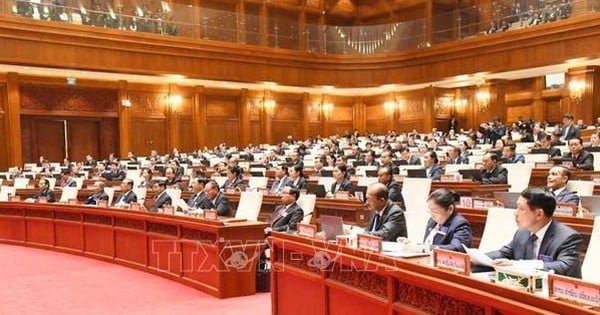 تهنئة خاصة لكبار قادة لاوس بمناسبة إنجازاتهم الوطنية